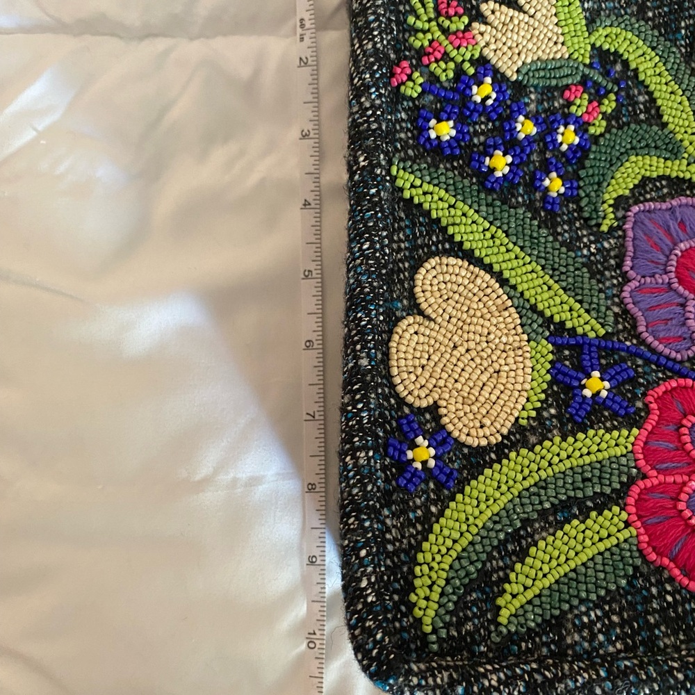 America & Beyond floral embroidered bag. - Picture 5 of 8